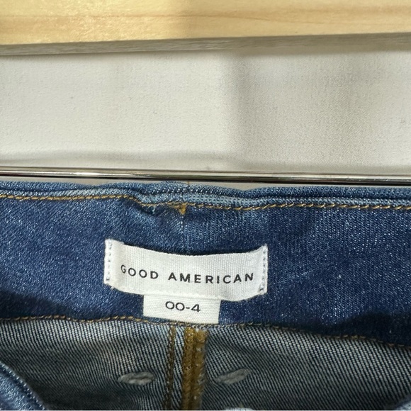 Good American Always Fits Straight Leg High Rise Jeans in Blue822 Size 00-4 - Picture 9 of 11